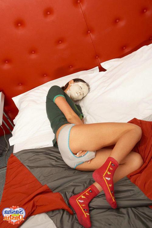 17P Lovely teenie pulls aside her snow white panties