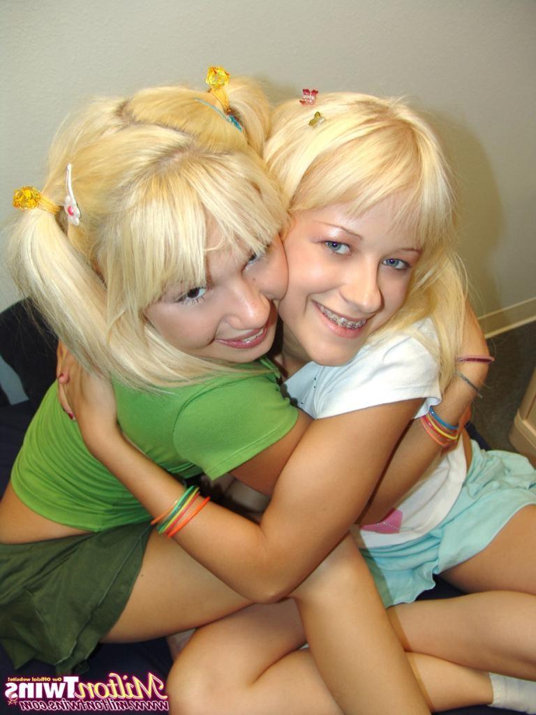 16P Two adorable blonde girls licking wet teen pussy