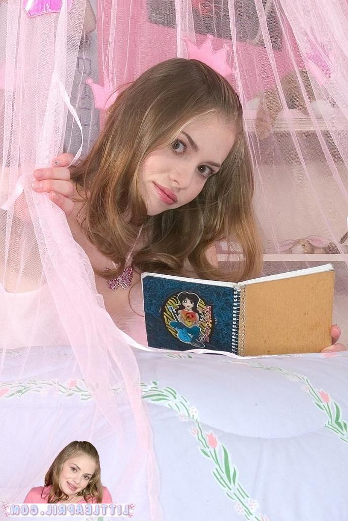 16P An adorable teenie in pink spreading her pussy