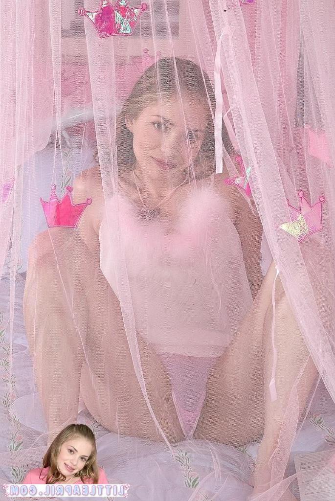 16P An adorable teenie in pink spreading her pussy