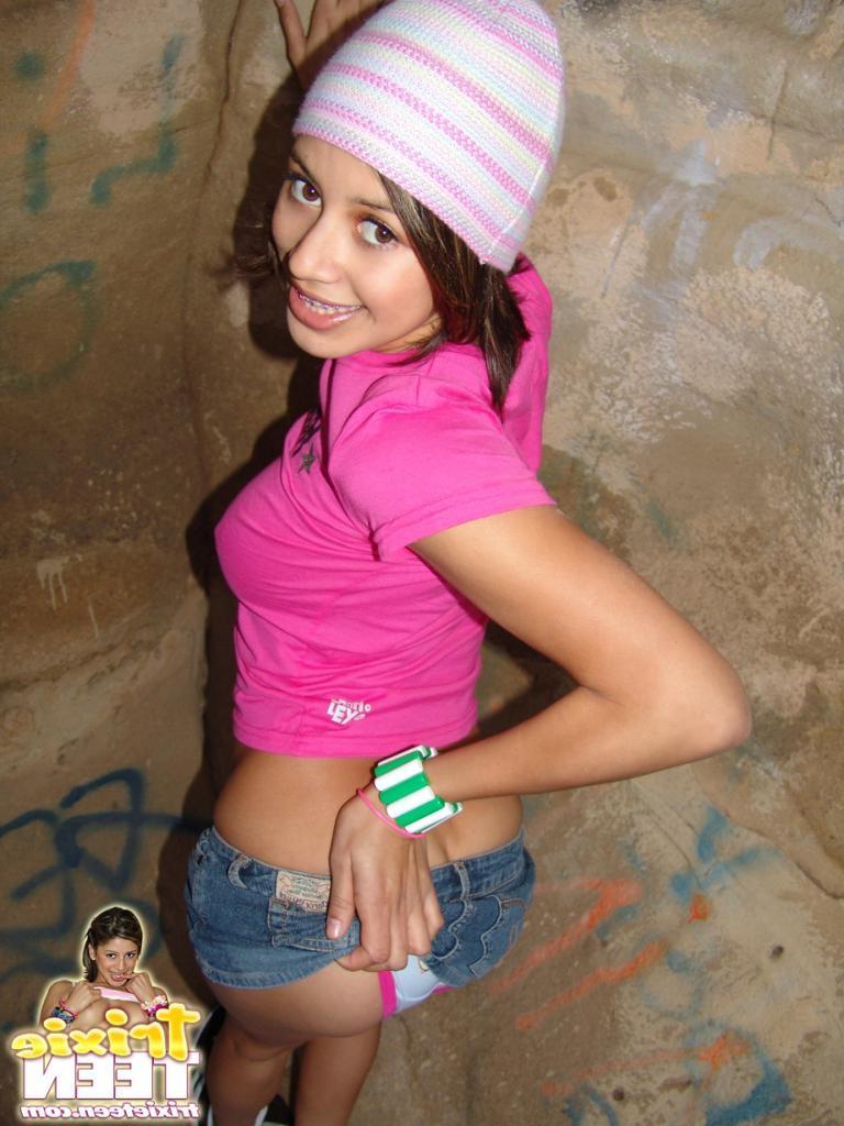16P A brunette adorable teen shows her shaved pussy