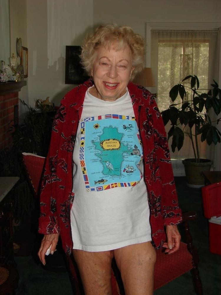 22P More pics of extremely old adorable granny