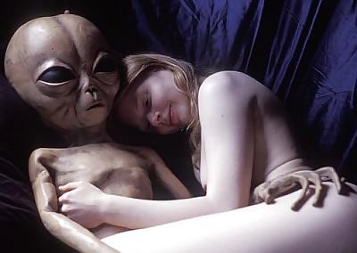 10P SEX WITH ALIEN