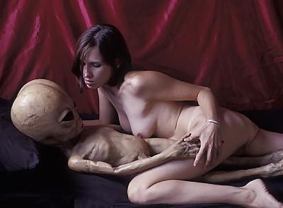 10P SEX WITH ALIEN
