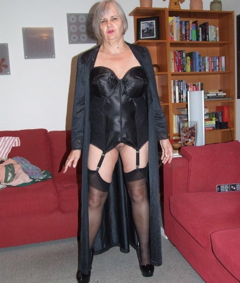 25P AGED 50 + SLUTS 75