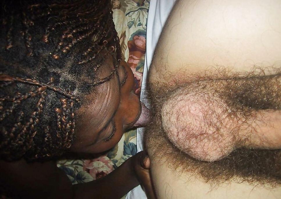 25P A COLLECTION OF AFRICAN CHEAP HOES