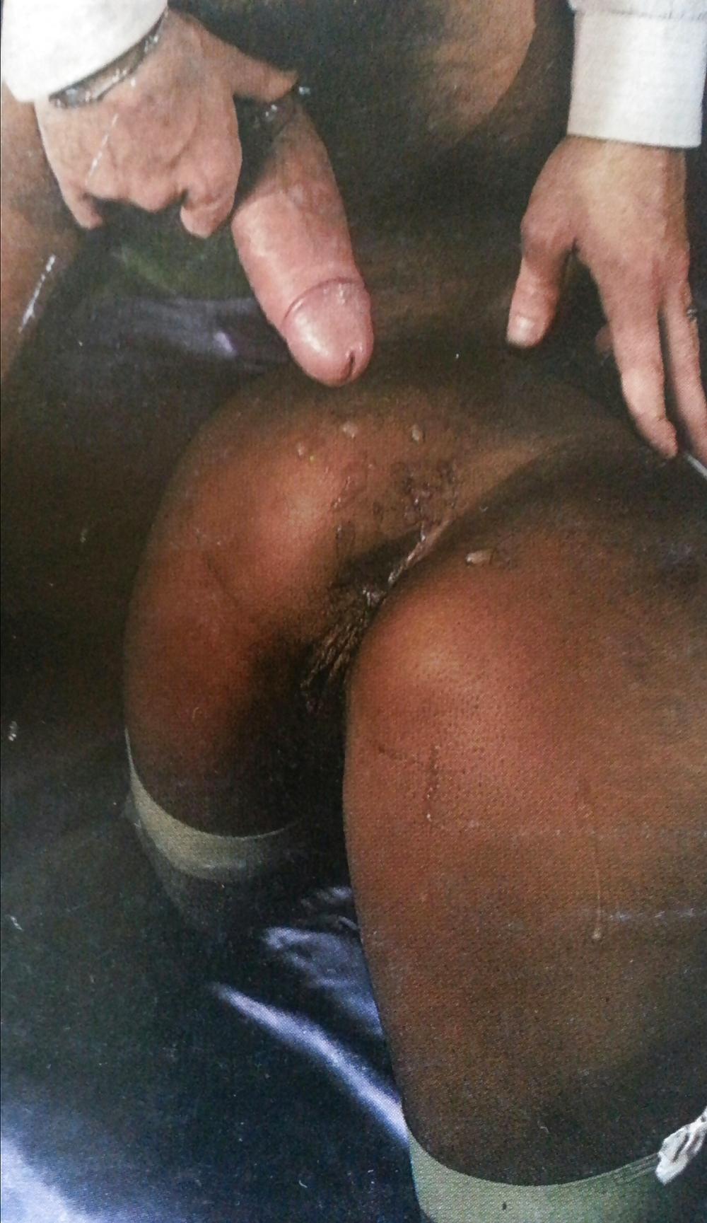 25P Vintage African slut in threesome