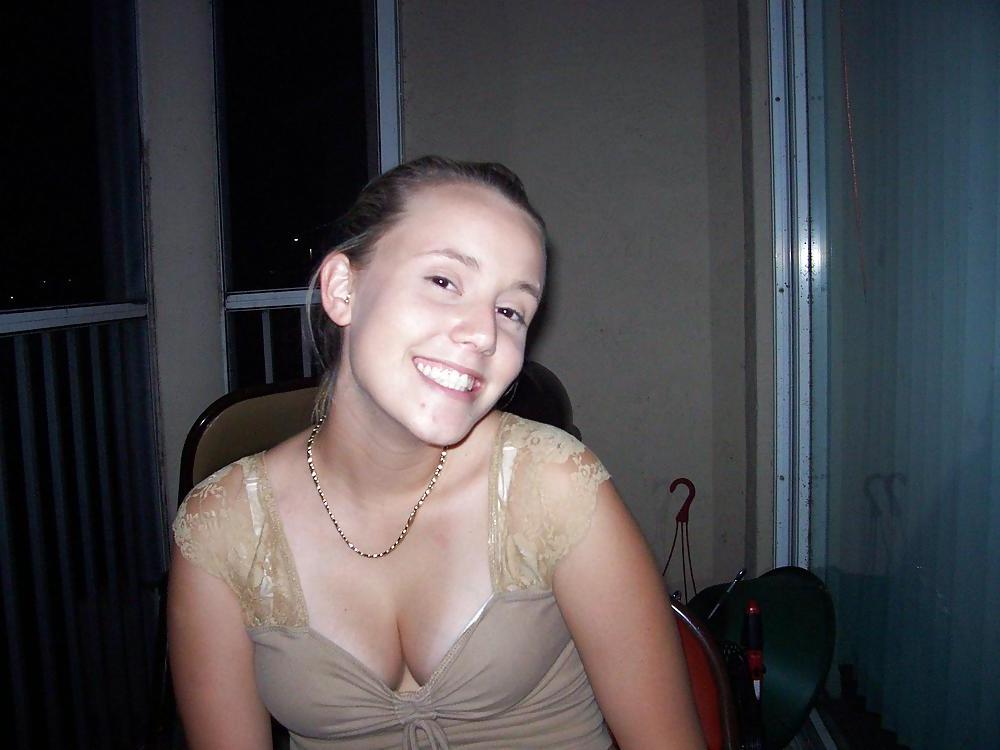 25P Blonde teen ex gf bares all
