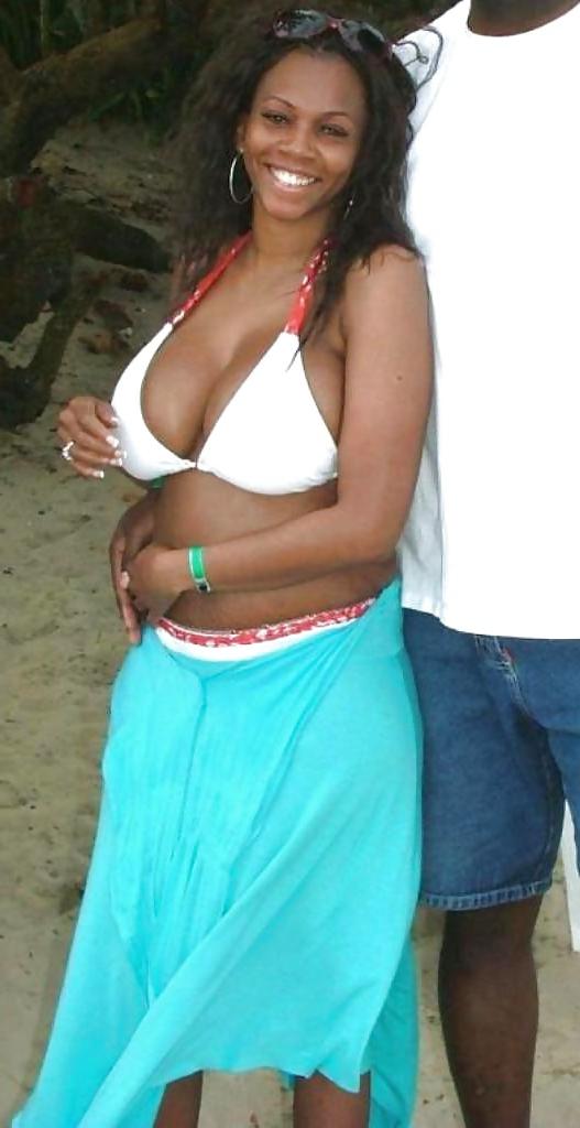 16P Dee - A Middle-Aged Big-Titted Black Swinger 