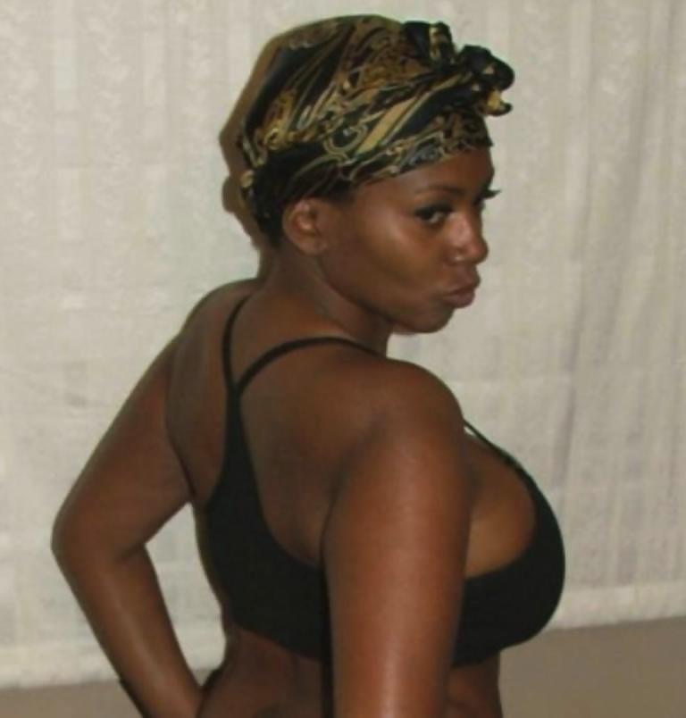 16P Dee - A Middle-Aged Big-Titted Black Swinger 