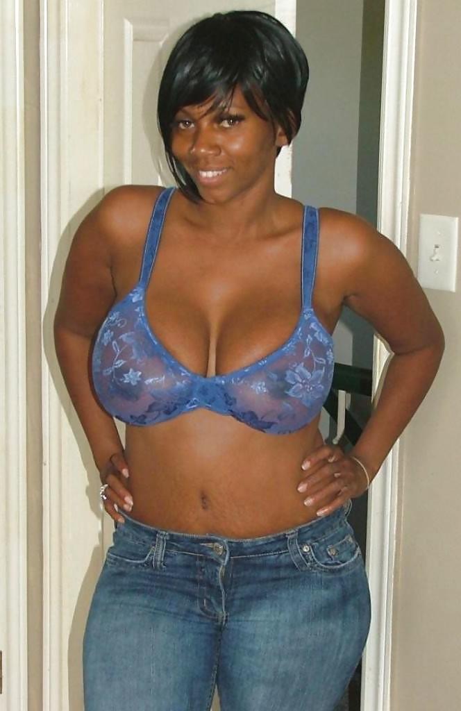 16P Dee - A Middle-Aged Big-Titted Black Swinger 