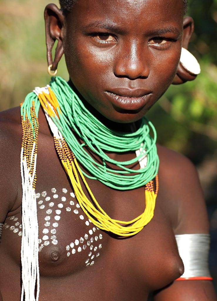 17P The Beauty of Africa Traditional Tribe Girls