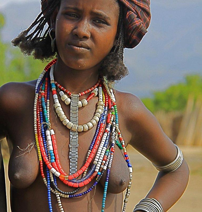 17P The Beauty of Africa Traditional Tribe Girls