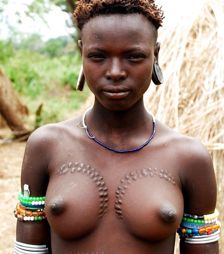 18P The Beauty of Africa Traditional Tribe Girls