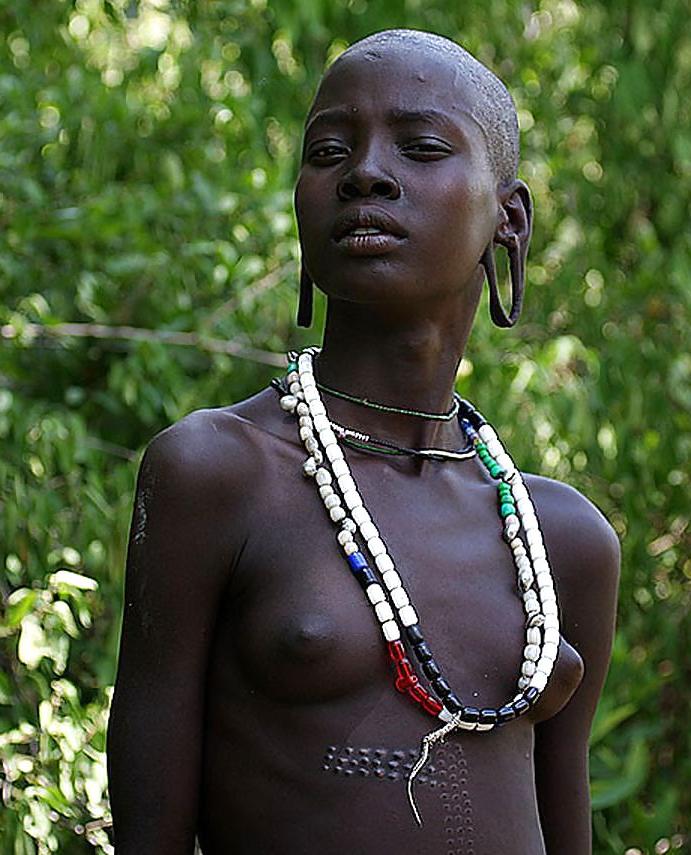 18P The Beauty of Africa Traditional Tribe Girls