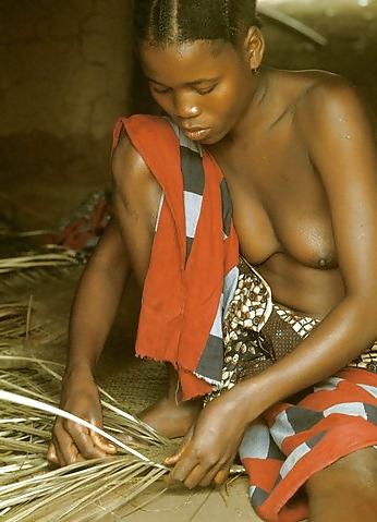 25P African Tribes Women, Nathional Geographic