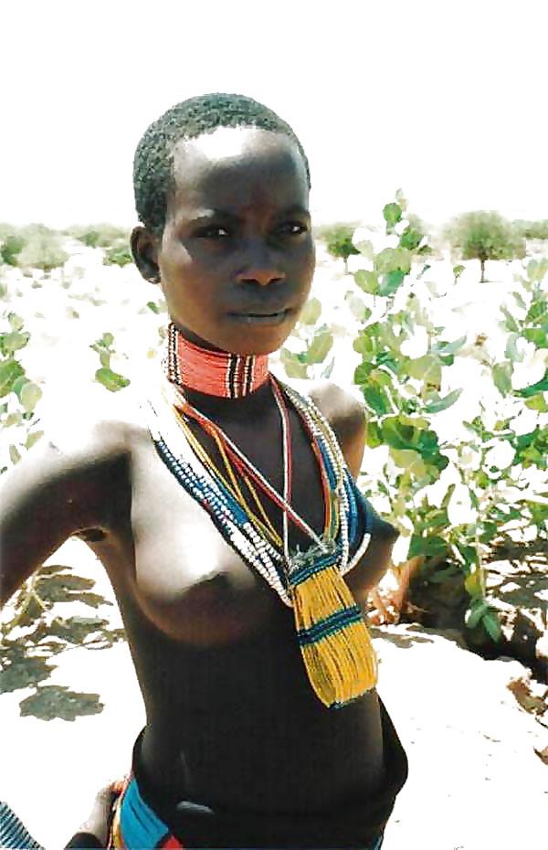 25P African Tribes Women, Nathional Geographic