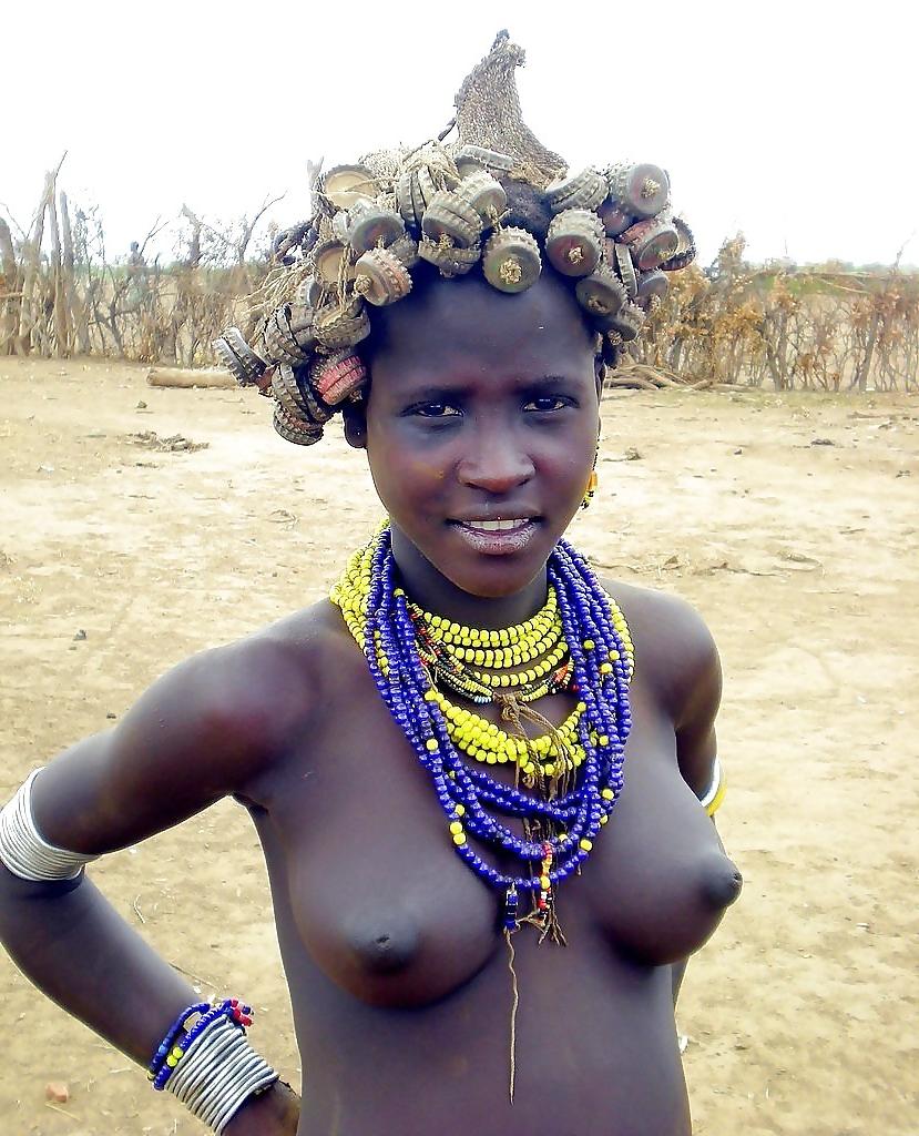 25P African Tribes Women, Nathional Geographic