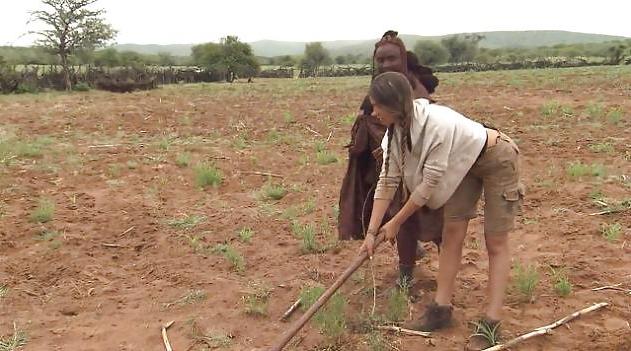 25P White women vacation in polygamous African tribes