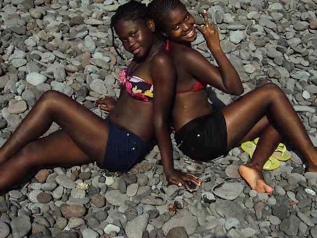 25P Amateur African Teens (NoN-Porn) by DarKKo