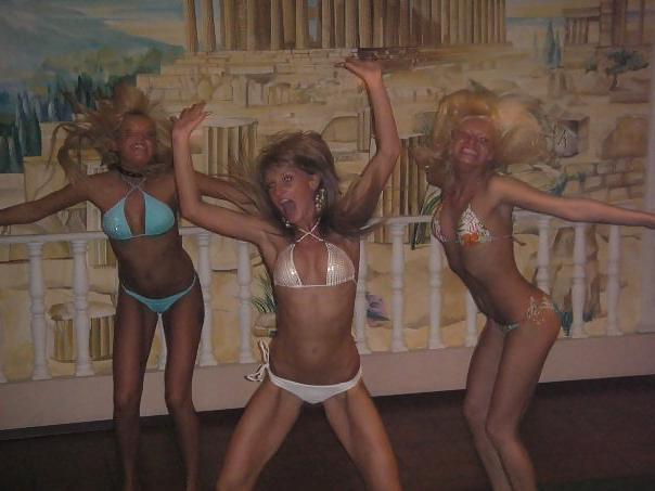 25P Horny girls outdoors & public - Geile Teens im Freien 1