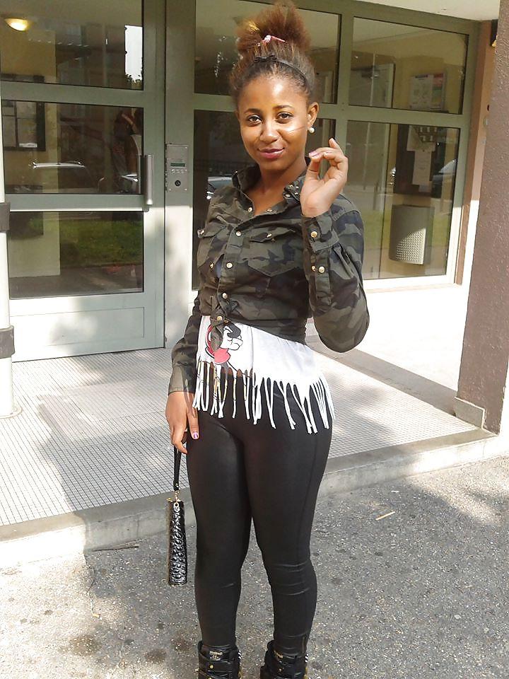 25P Beuuretttes african french.