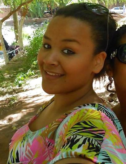 10P Sahara - Conceited African Girl 