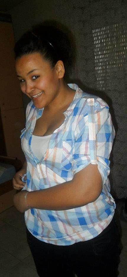 10P Sahara - Conceited African Girl 
