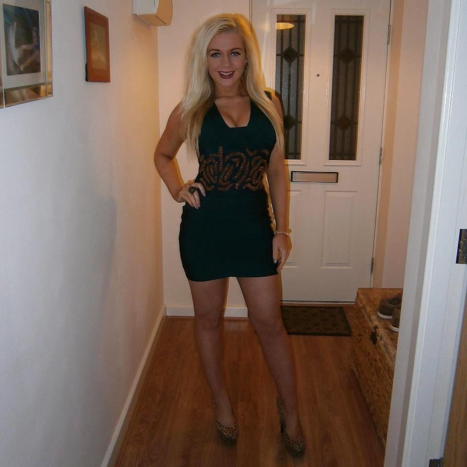 16P Blonde Teenage Dreams All Dressed Up and Ready to Blow