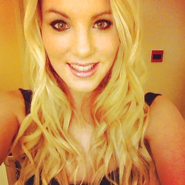 16P Blonde Teenage Dreams All Dressed Up and Ready to Blow