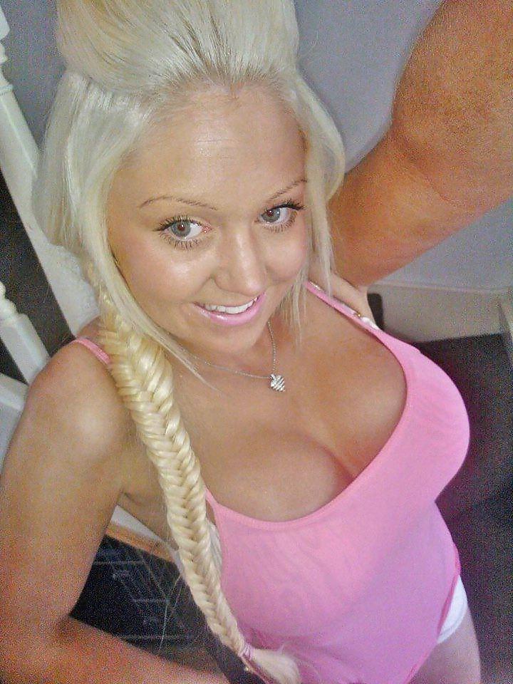 16P Blonde Teenage Dreams All Dressed Up and Ready to Blow