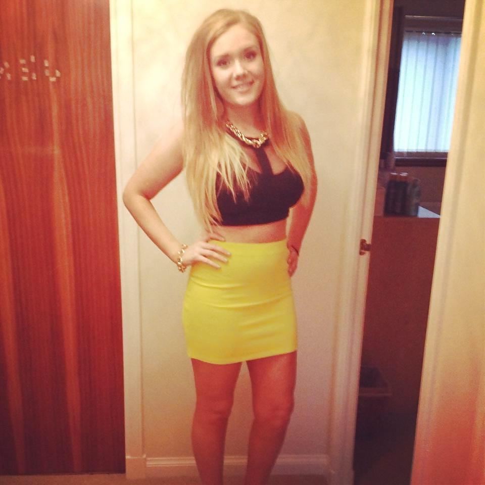 16P Blonde Teenage Dreams All Dressed Up and Ready to Blow