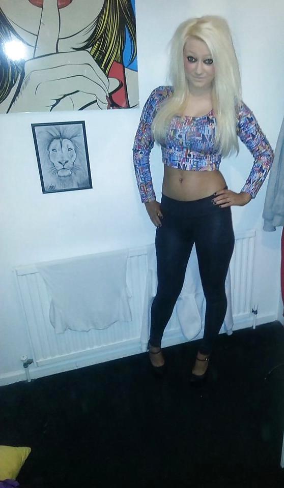 16P Blonde Teenage Dreams All Dressed Up and Ready to Blow