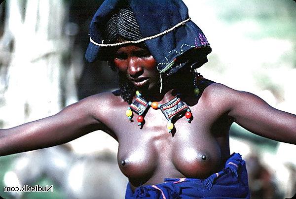25P AFRICAN GIRLS