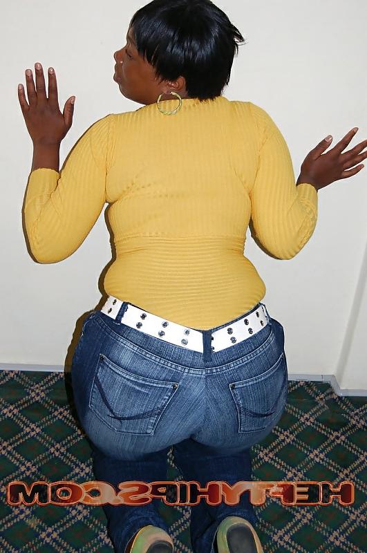 25P Vicky huge african booty