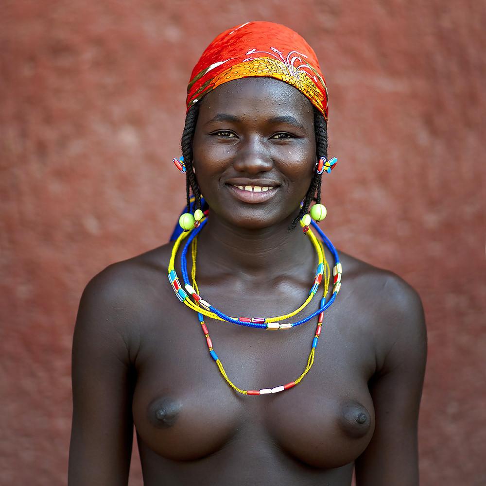 25P Nude africa 10