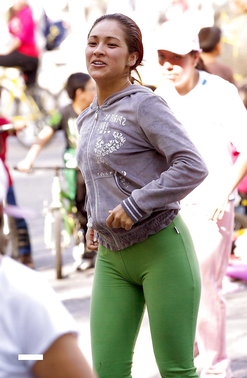18P Voyeur latina aerobics toe and vpl
