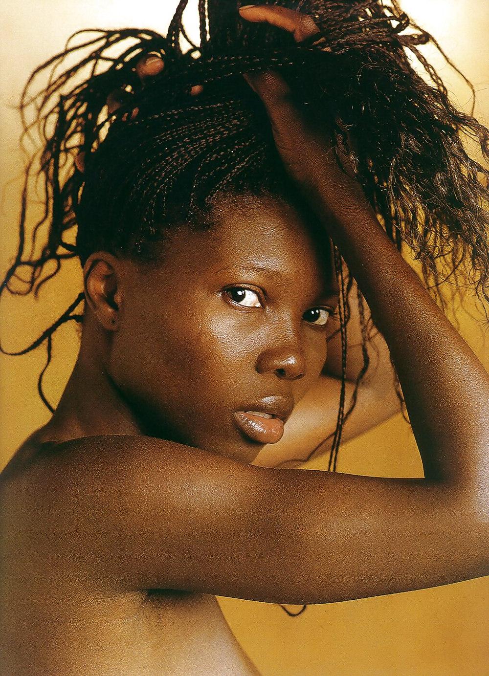 25P Nude Africa 1
