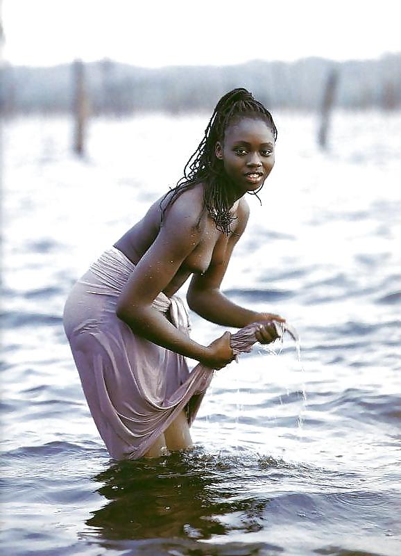 25P Nude africa 4