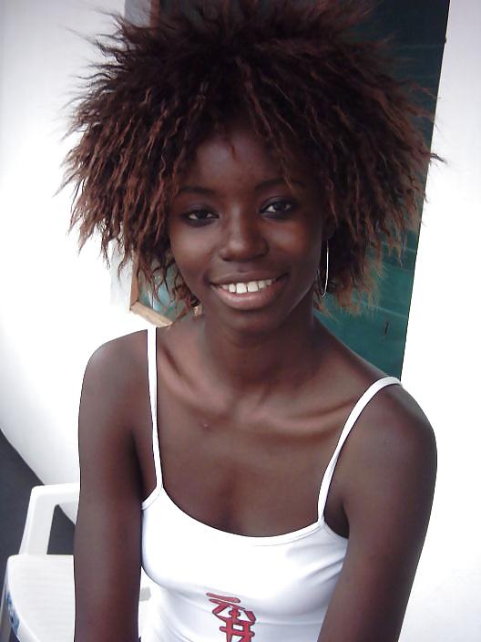 7P Beautiful African woman with Mendo