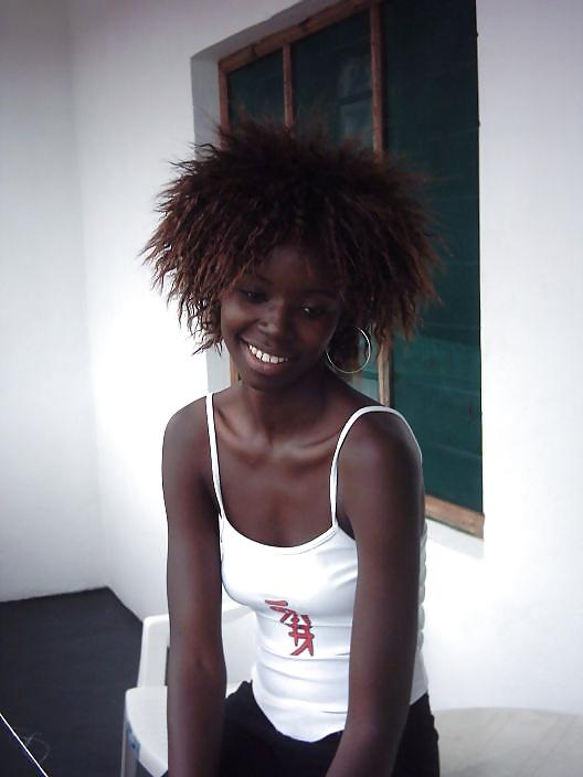 7P Beautiful African woman with Mendo
