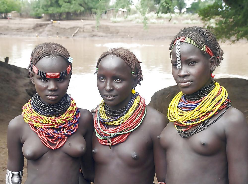 25P AFRICAN TRIBES 01