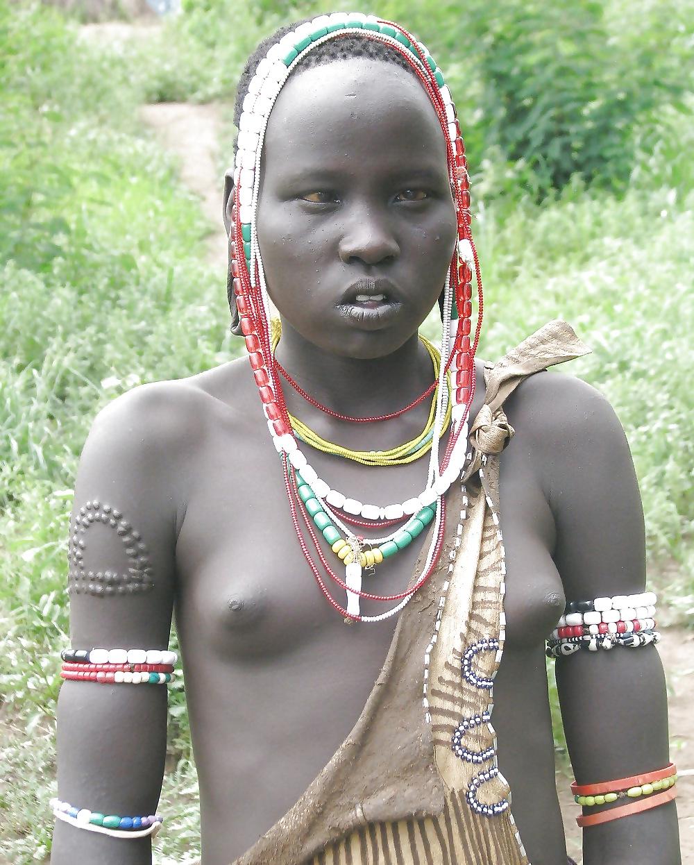 25P AFRICAN TRIBES 01