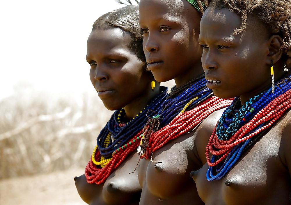 25P AFRICAN TRIBES 01