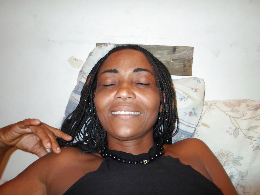 16P Real African Milf Playing With Her Pussy