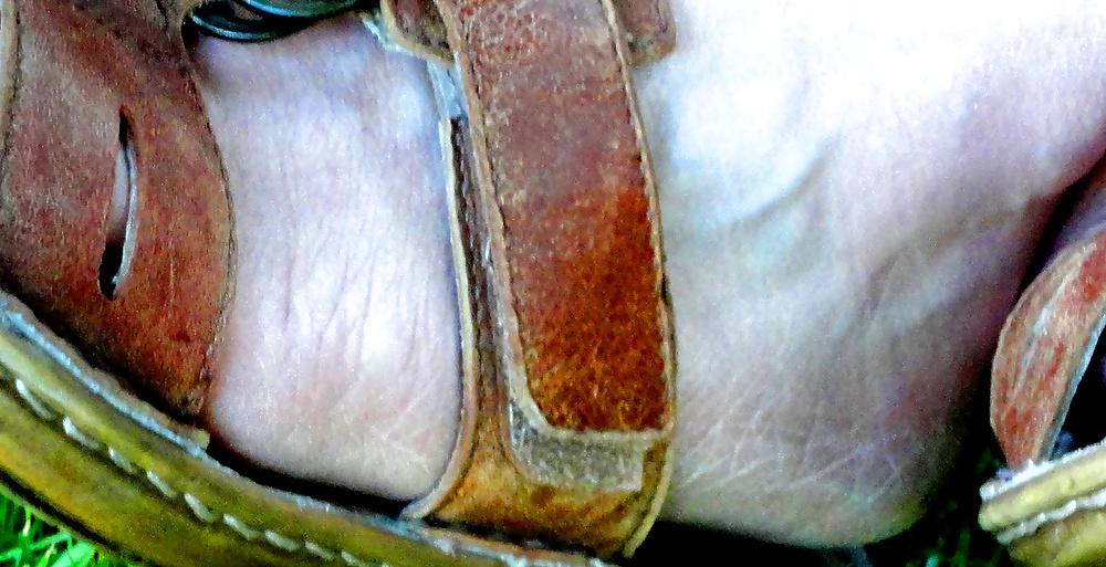 19P HIDDEN FEET n TOES of a MILF (aged 35)