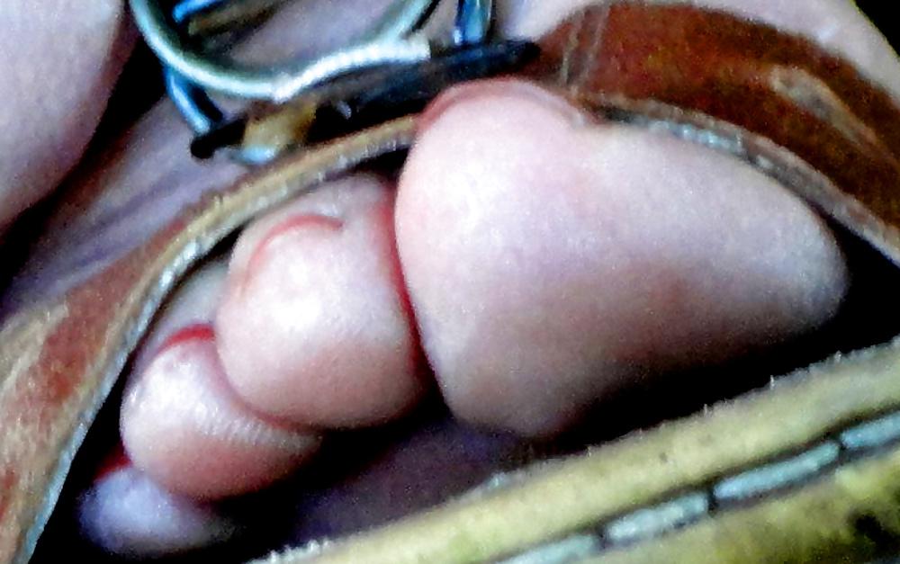 19P HIDDEN FEET n TOES of a MILF (aged 35)
