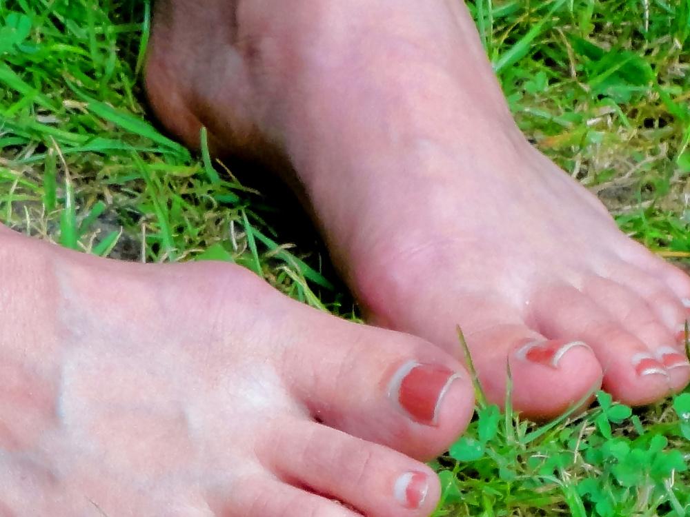 19P HIDDEN FEET n TOES of a MILF (aged 35)