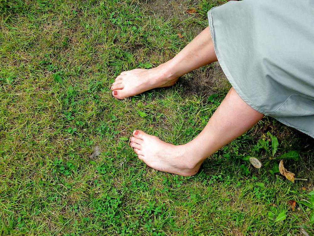 19P HIDDEN FEET n TOES of a MILF (aged 35)