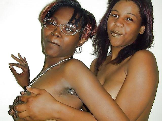 25P Two horny Africans having lesbian fun